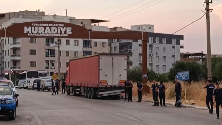 Manisa'da park halindeki TIR'a motosiklet çarptı: 1 ölü, 1 yaralı