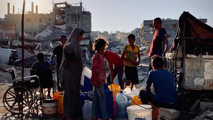 UNRWA: Tahliye emirleri nedeniyle Gazze’de yardım operasyonlarını askıya aldık