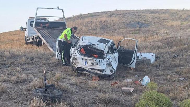 Kırşehir'de otomobil şarampole devrildi: 1 ölü, 1 yaralı