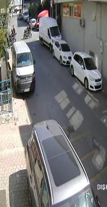 İstanbul - Ümraniye’de polisten kaçan şüphelinin kaza yaptığı anlar kamerada