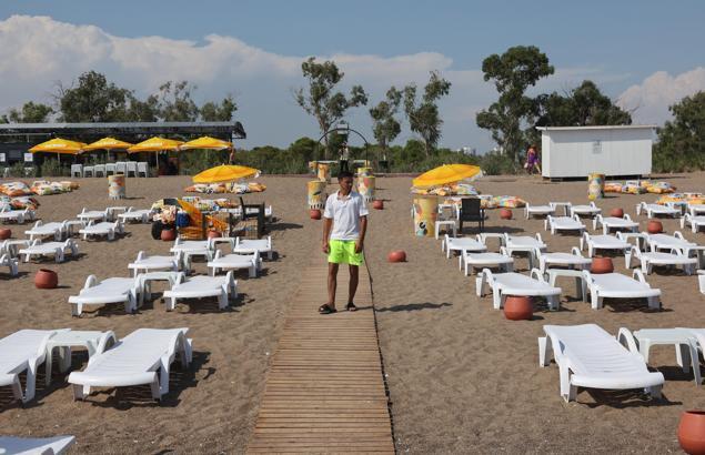 Büyükşehir, Lara Sahili Sosyal Tesisi'ni hizmete açtı