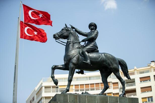 İzmir'de 30 Ağustos Zafer Bayramı coşkusu yaşanacak