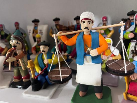 81 ile özgü 2 binden fazla ürünle evini müzeye çevirdi