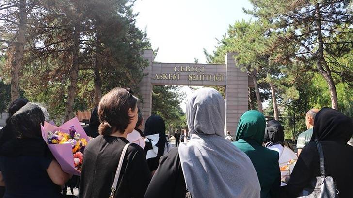 Azerbaycanlı şehit aileleri, Cebeci Askeri Şehitliği’ni ziyaret etti