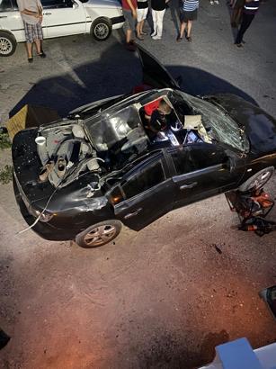 20'nci kattan otomobilin üzerine düşüp, ağır yaralandı