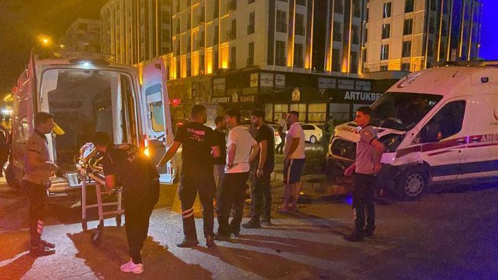 Mardin'de hasta taşıyan ambulans ile otomobil çarpıştı; 6 yaralı