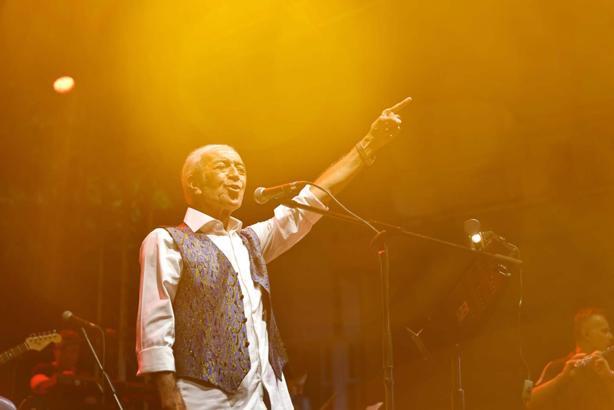 Denizli'de 30 Ağustos Zafer Bayramı coşkusu Edip Akbayram konseriyle yaşandı