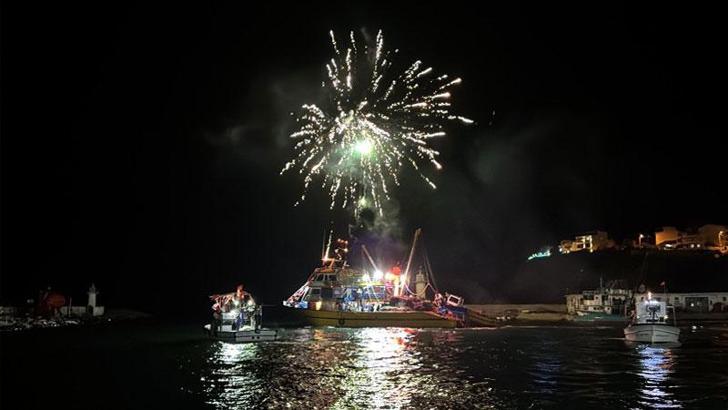 Tekirdağlı balıkçılar, havai fişek gösterileriyle denize açıldı