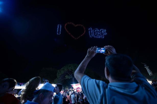 93. İEF'de dron gösterisi