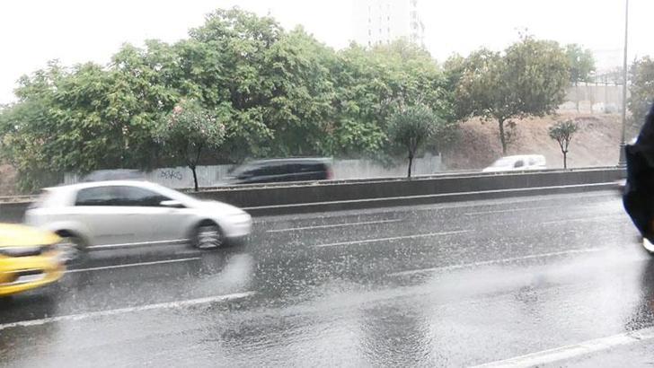 Bayrampaşa'da sağanak yağış
