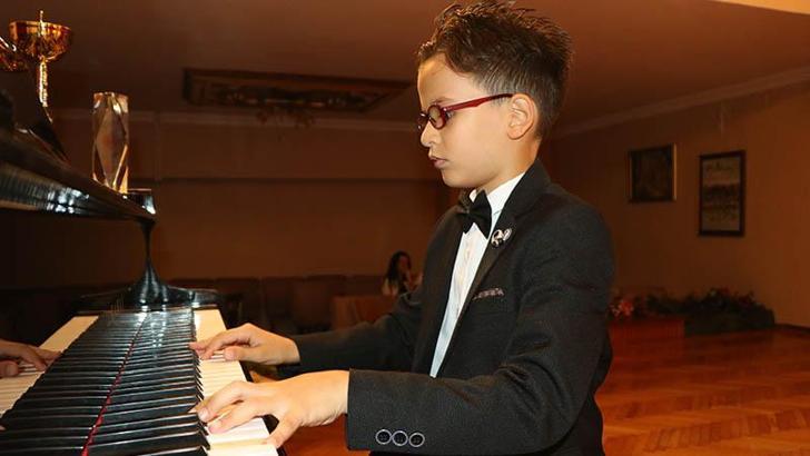 Şampiyon piyanist, yazılımla da ilgili