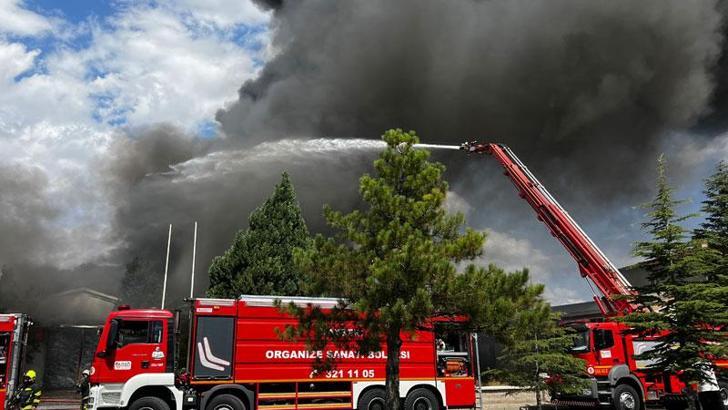 Kayseri'de sünger fabrikasında yangın kontrol altında