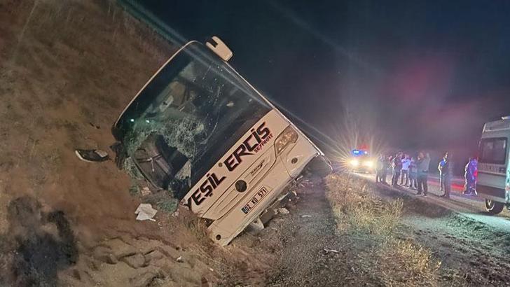 Sivas'ta yolcu otobüsü devrildi: 24 yaralı