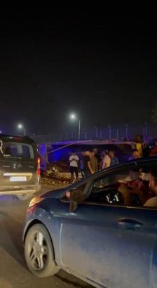 İstanbul - Sultangazi'de hafriyat kamyonu karşı şeride geçerek devrildi