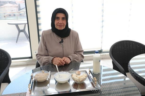 Sadece yeşillikle beslenen kadın aldığı eğitimle vegan süt ürünleri yapıyor