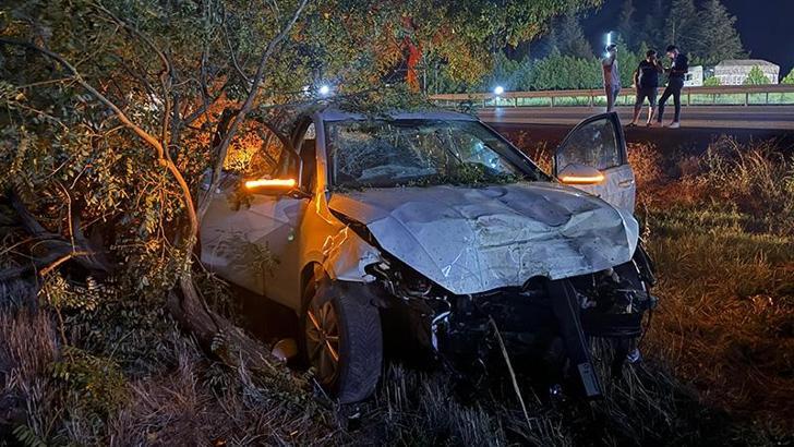 Otomobiller çarpıştı; 2 kardeş öldü, 3 yaralı