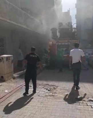 Mardin'de evi yanan yaşlı kadını komşuları kurtardı