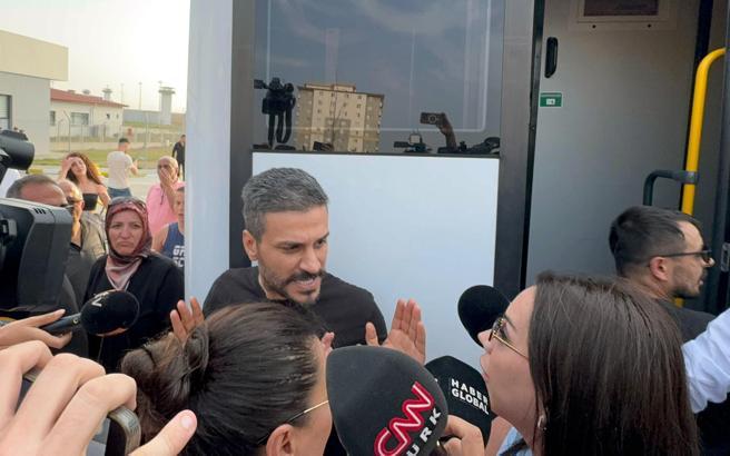 Eşini cezaevinden almaya gelen Dilan Polat: Karar sürpriz oldu (3)