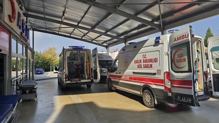 Kozan'da trafik kazası; 4'ü çocuk 6 yaralı