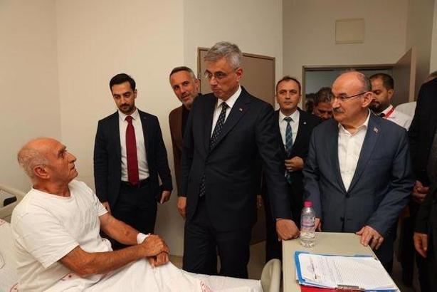 Bakan Memişoğlu Sakarya’da kaza yapan 112 ekibini ziyaret etti