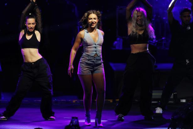 Antalyalılar Ece Mumayla coştu