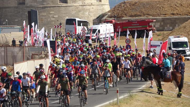 Çanakkale'de pedallar 'Şehitlere Saygı' için çevriliyor