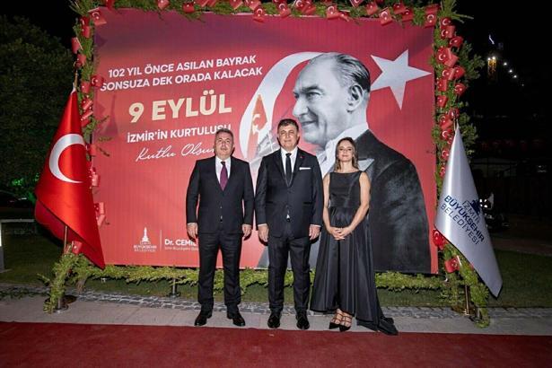 İzmir'in düşman işgalinden kurtuluşunun 102'nci yıldönümü resepsiyonla kutlandı