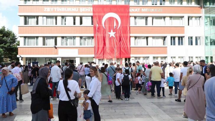 İstanbul- İstanbul'da ilk ders zili çaldı