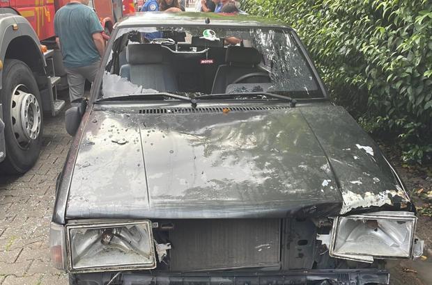 Evli çiftin tartışmasında kadın otomobili parçaladı, kocası evi yaktı