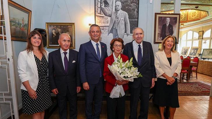 Özgür Özel, CHP Tarihi Sergisi'ni ziyaret etti