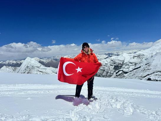 (ÖZEL) Buzların Kraliçesi Deniz Kayadelen, Hudson Nehri'ni rekor bir sürede yüzdü