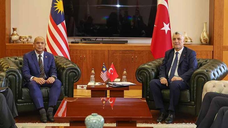 Bakan Bolat, Malezyalı mevkidaşı ile görüştü