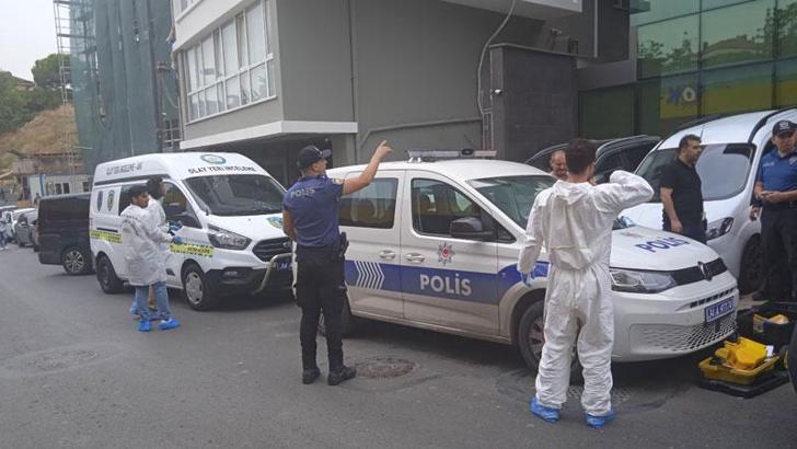 Üsküdar'da kozmetik ürünler satan şirketin sahibi iş yerinin önünde öldürüldü