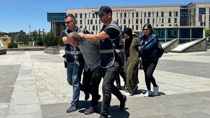 Atatürk Anıtı'na balta ile saldıran dayı ile yeğene 4 yıl 4’er ay hapis ve tahliye