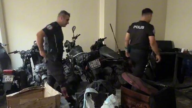 Avcılar'da motosiklet tamirhanesi uyuşturucu imalathanesi çıktı