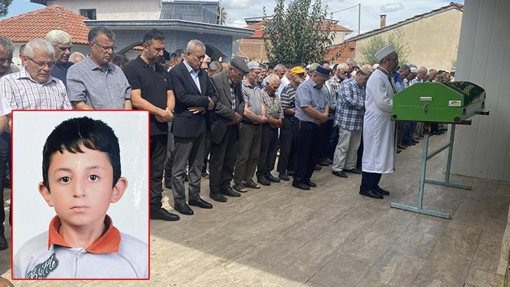 Beden eğitimi dersinde hayatını kaybeden Mert, son yolculuğuna uğurlandı