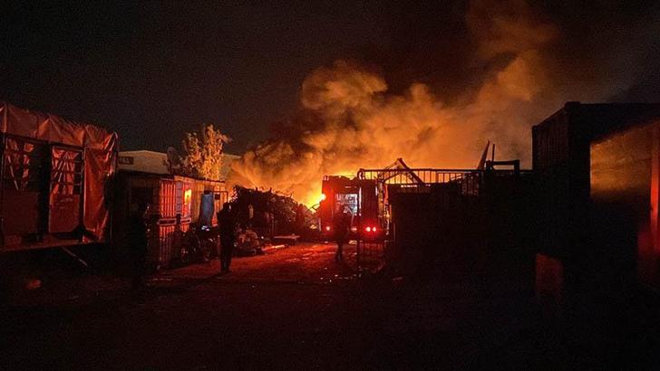 İnegöl'de geri dönüşüm tesisi alev alev yandı