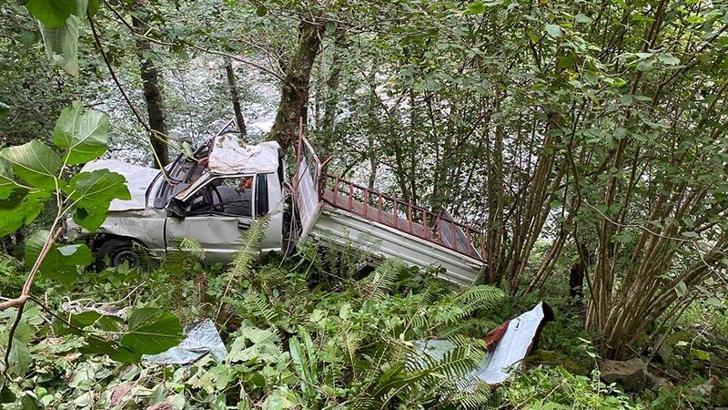 Rize’de uçuruma yuvarlanan kamyonetin sürücüsü öldü