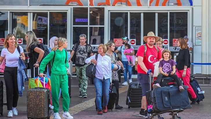 Antalya Havalimanı'nda yolcu trafiği rekoru; 26 milyonu aştı