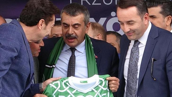 Bakan Tekin, Erzurum’da yöresel ürünler çarşısının açılışına katıldı