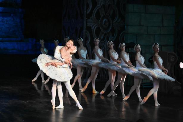 'Kuğu Gölü' balesi Aspendos'ta