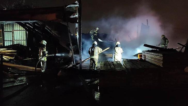 Arnavutköy'de ahşap atölyesinde yangın: 1 ölü