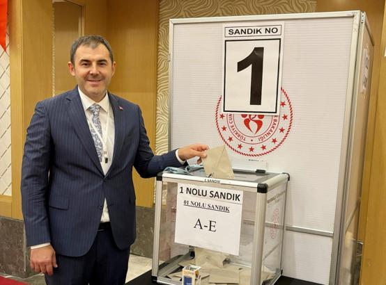 Kano Federasyonu'nda Alper Cavit Kabakçı tekrar başkan seçildi.