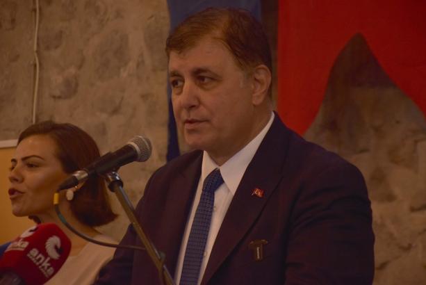 'Bina yıkma, yapma sürecini İzmir ölçeğinde yetiştiremeyiz, ara çözümler üretmeliyiz'
