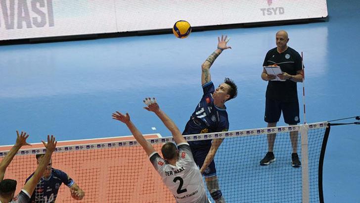 TSYD İzmir Voleybol Turnuvası'nda ikinci gün tamamlandı