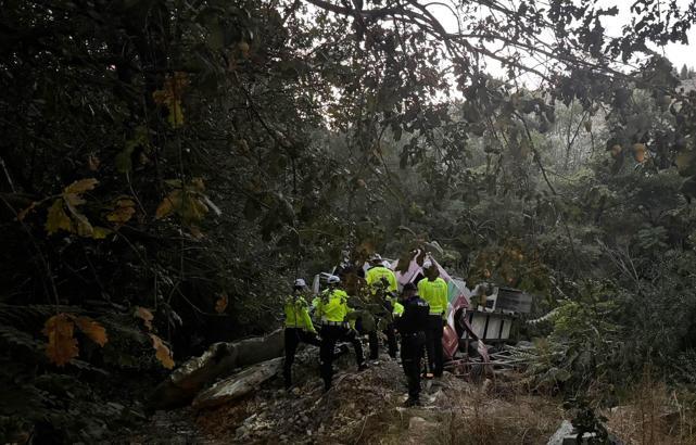 Konya'da şarampole devrilen kamyonun şoförü öldü