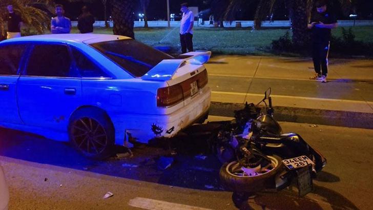 Pendik'te, otomobilin çarptığı motosikletli ağır yaralandı