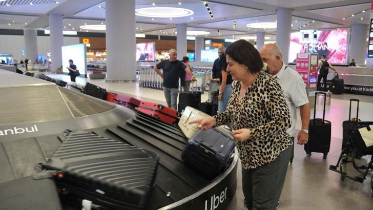 Lübnanlı vatandaşlar ülkelerini terk ediyor