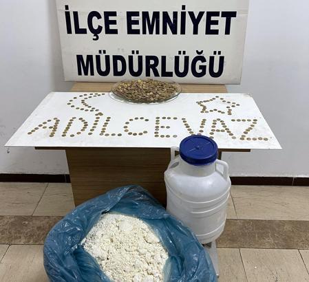 Peynir bidonunda 900 altın sikke; 2 gözaltı