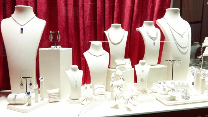 İstanbul-Mücevher Fuarı'ndaki en pahalı ürün olan altın elbise 11,5 milyona satıldı